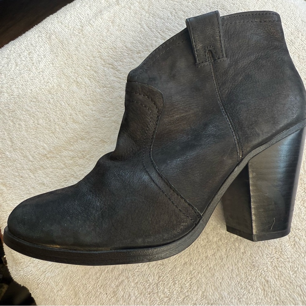 Vince Camuto Hillsy Black Suede Leather Ankle Boots Size 8.5